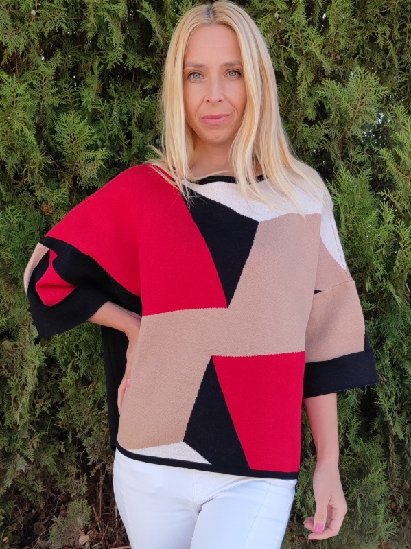 Maxi sweater with a geometric print in red, brown and black