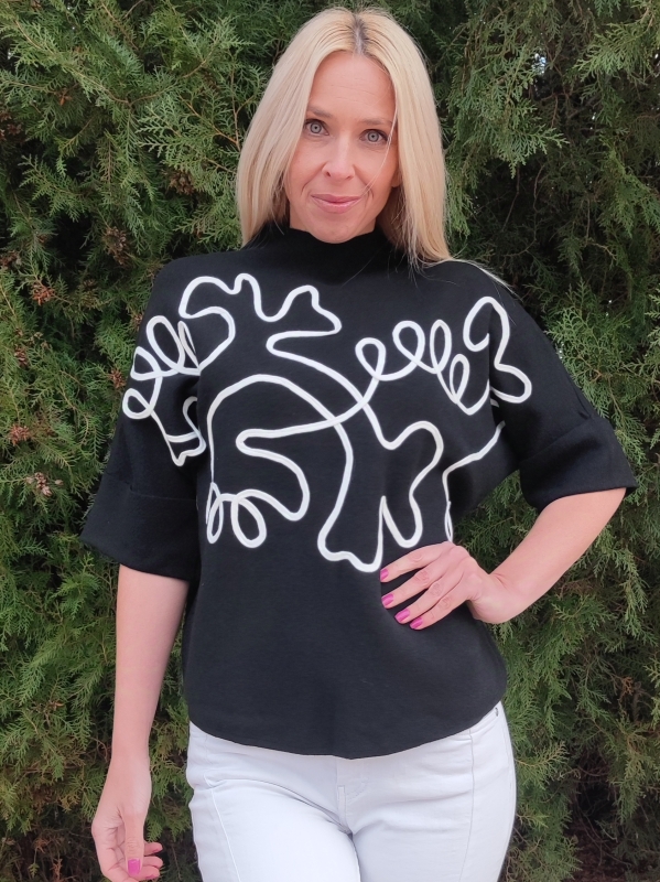 Women's short sleeve applique sweater