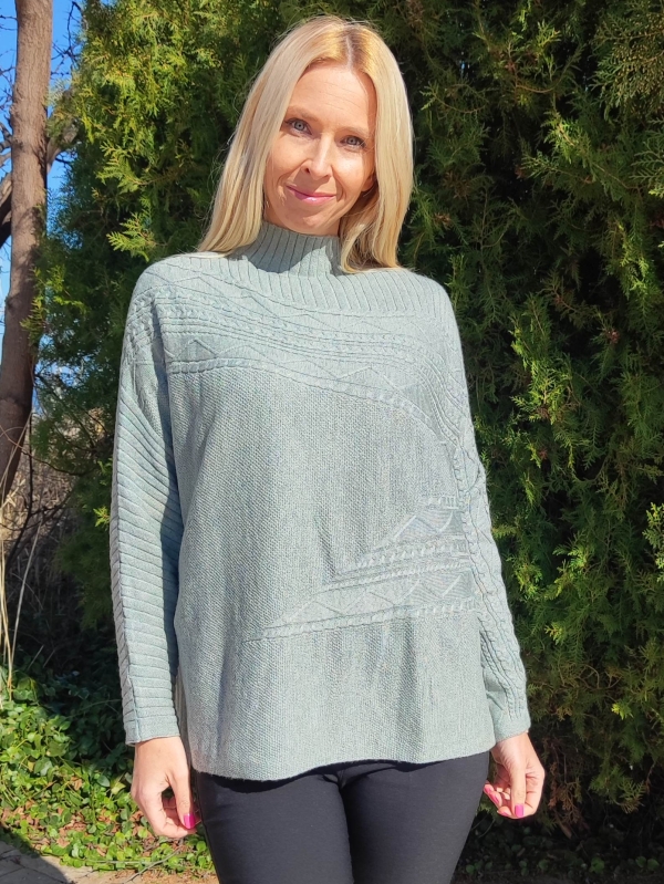 Elegant women's sweater with embossed pattern in light gray color