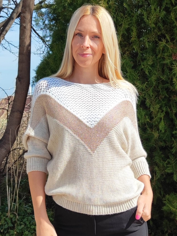 Women's sweater in beige with a V-neck and gold accent