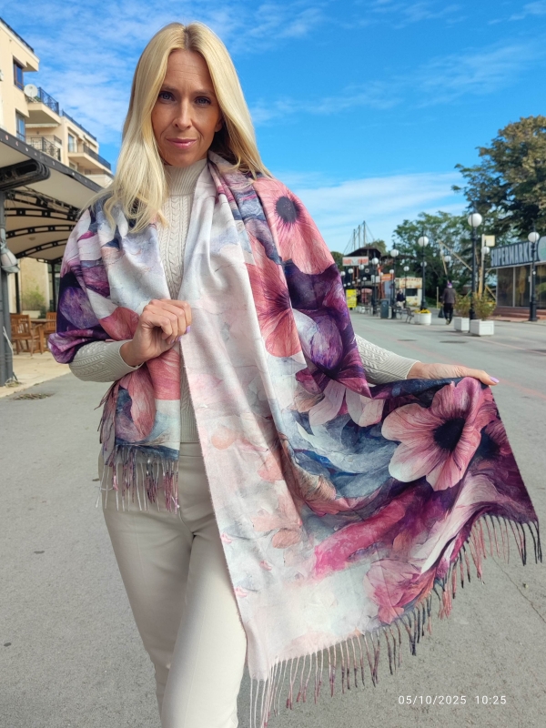 Women's cashmere scarf 