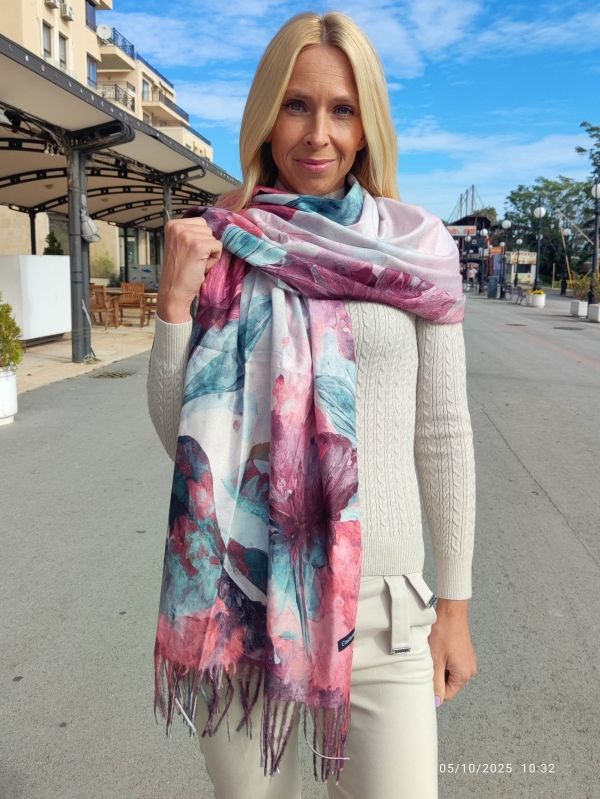 Women's cashmere scarf 
