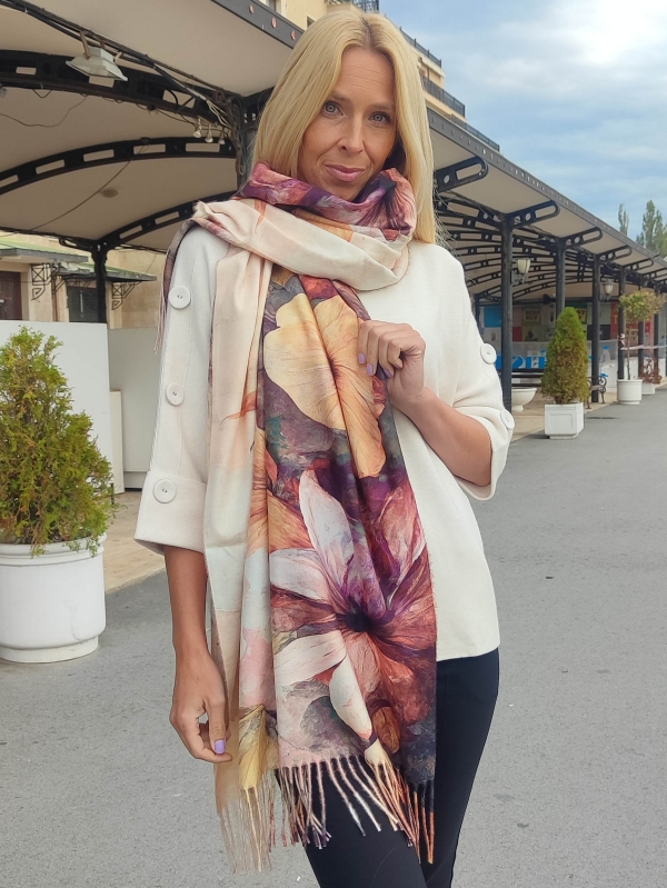 Women's cashmere scarf 