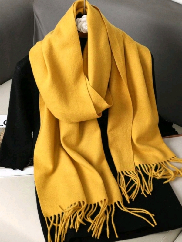 Едноцветен кашмирен шал в цвят горчица