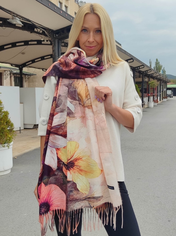Women's cashmere scarf 