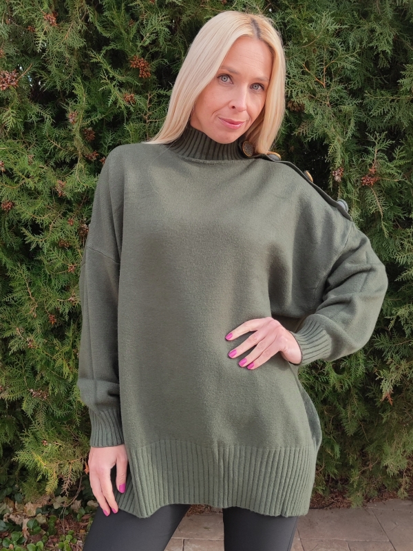 Women's sweater with high collar and buttons in green