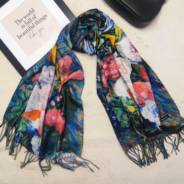 Women's cashmere scarf 