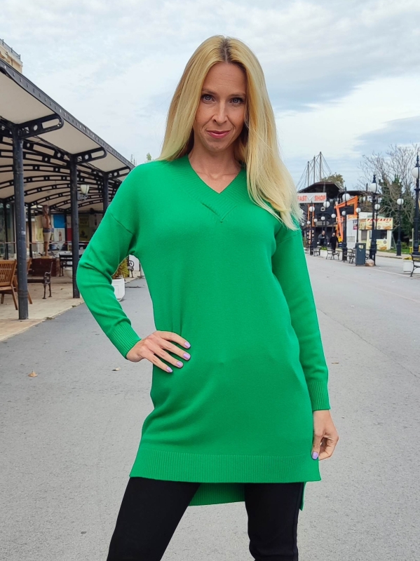 Green tunic with V-neck – Elegant and comfortable style for every day