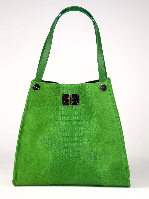 Зелена велурена чанта с крокодилски принт и сребриста закопчалка.