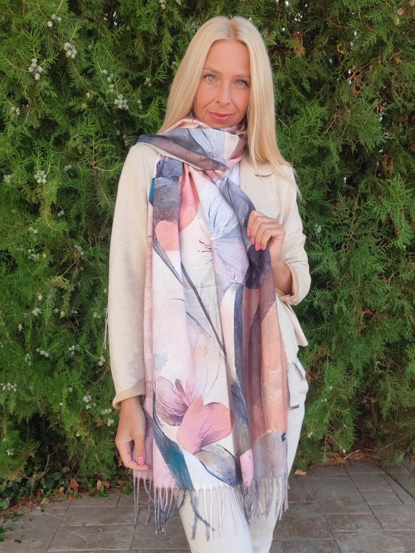 Women's cashmere scarf 