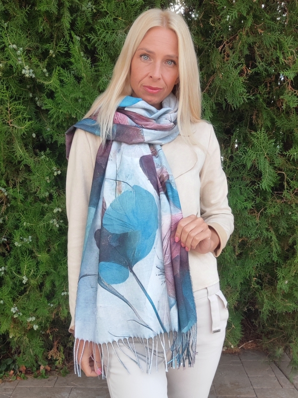 Women's cashmere scarf 