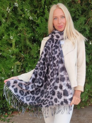 Women's cashmere scarf 