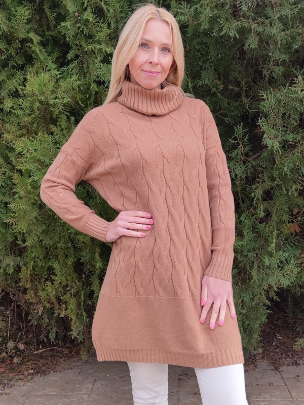 Women's braided tunic with polo collar