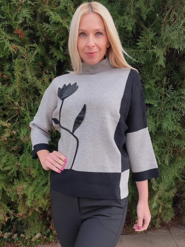 Women's fine knit blouse in grey and black