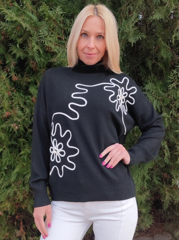 Women's fine knit blouse in black with white appliqué