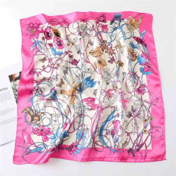  Scarf with floral motifs