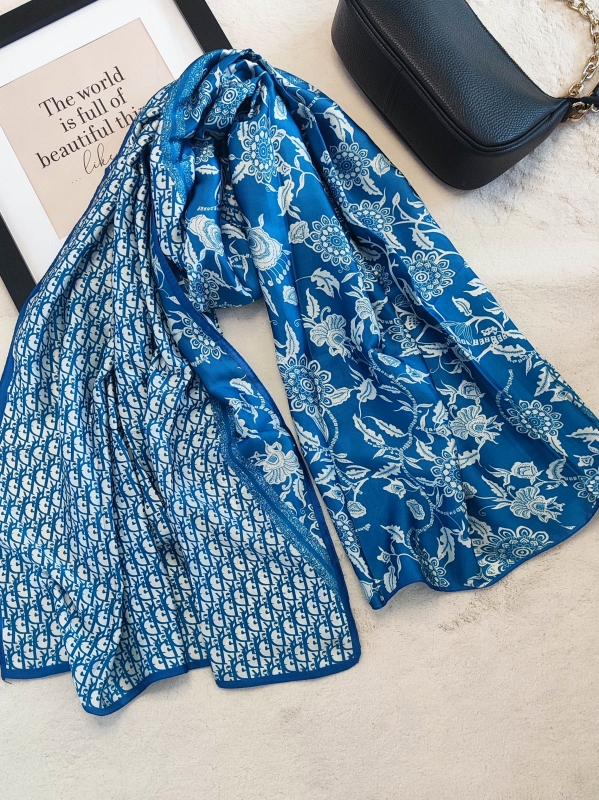 Women's scarf in blue