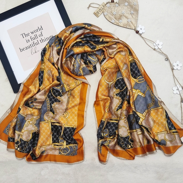 Women's scarf 