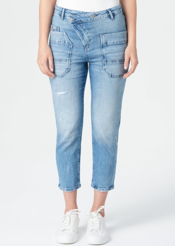 Women's straight jeans in dark blue