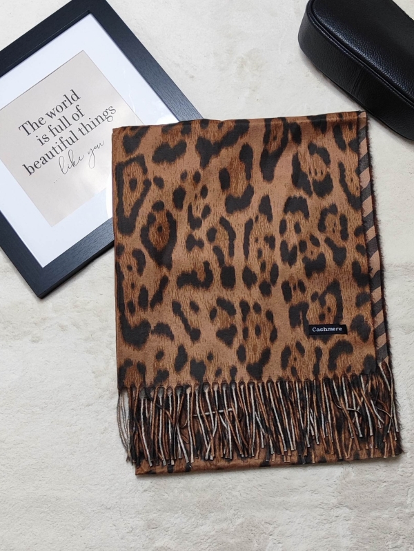 Women's cashmere scarf 