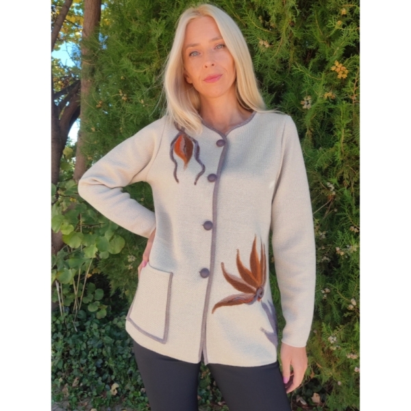 Women's vest in beige with appliqué