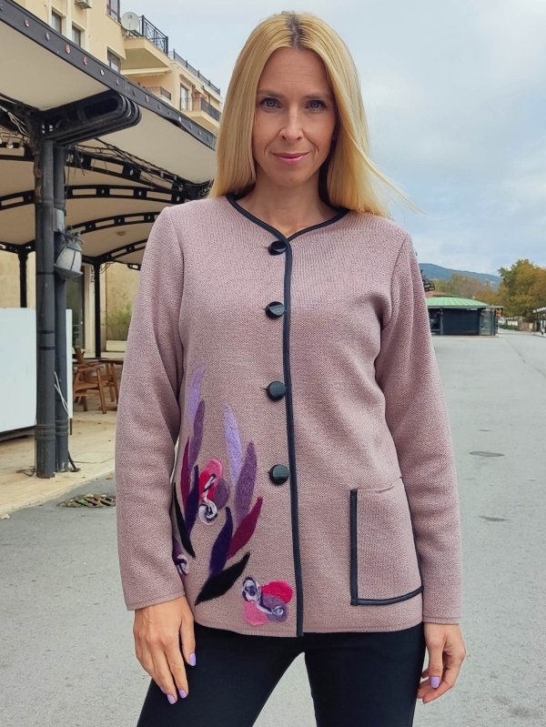 Дамска жилетка в розово с апликация