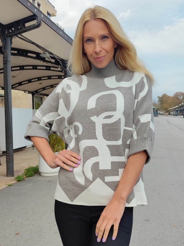 Women's grey and white sweater  - stylish autumn look