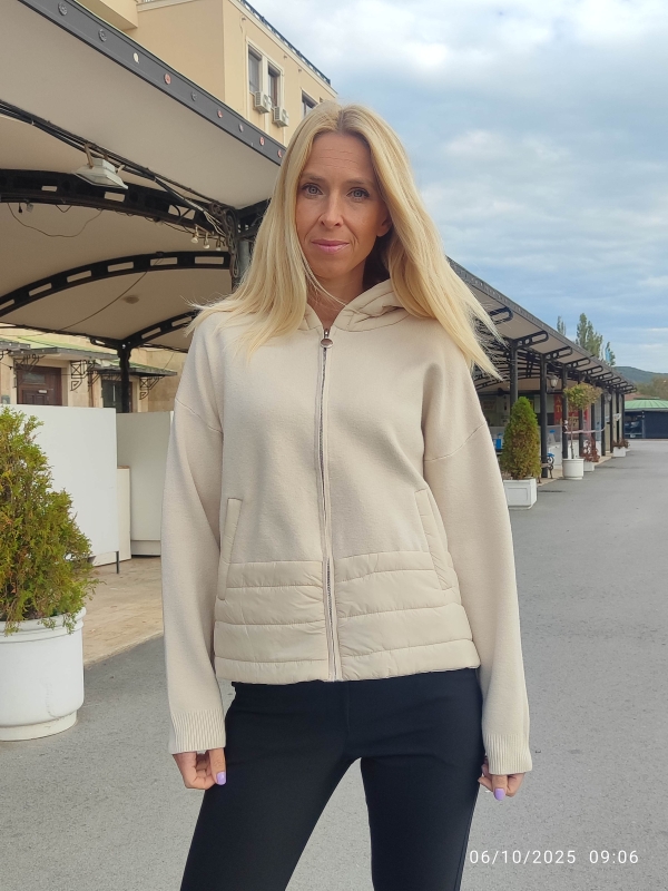 Women's cardigan in an elegant beige and white color