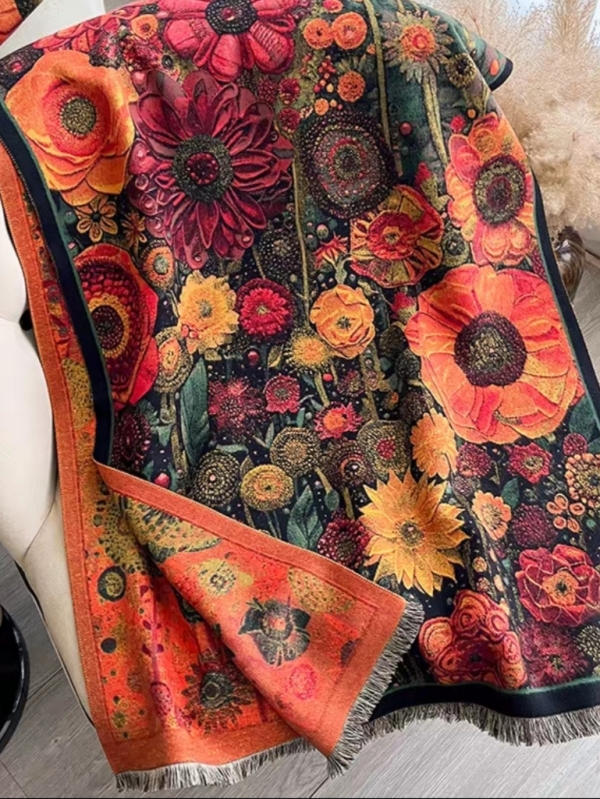 Зимен дамски шал с цветя