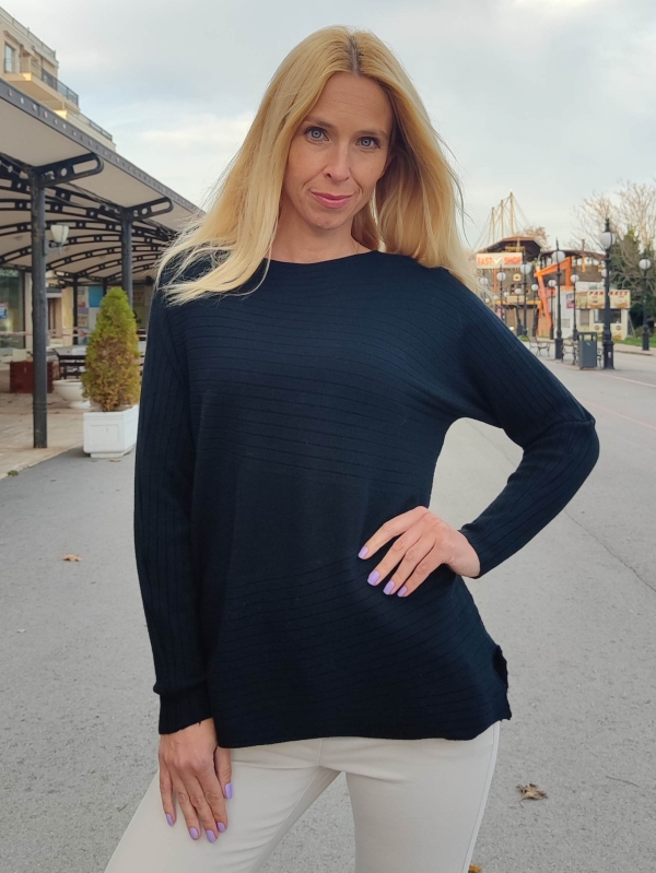 Women's fine knit blouse in black 