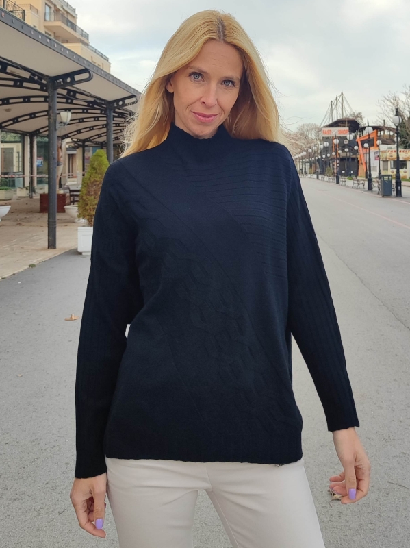 Дамска блуза от фино плетиво в черно