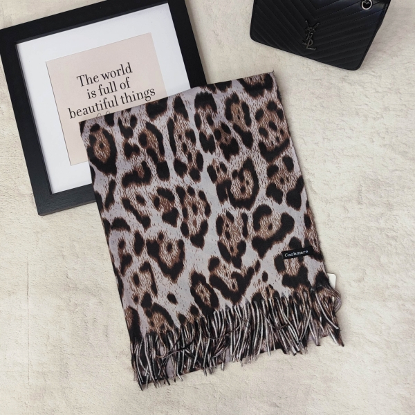 Кашмирен шал с леопардов принт