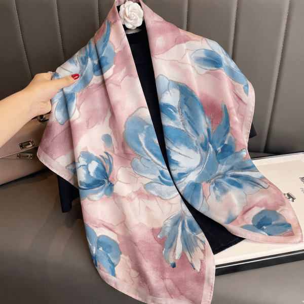 Дамски сатенен шал на цветя, елегантно вързан,  материята  вискоза 70/70