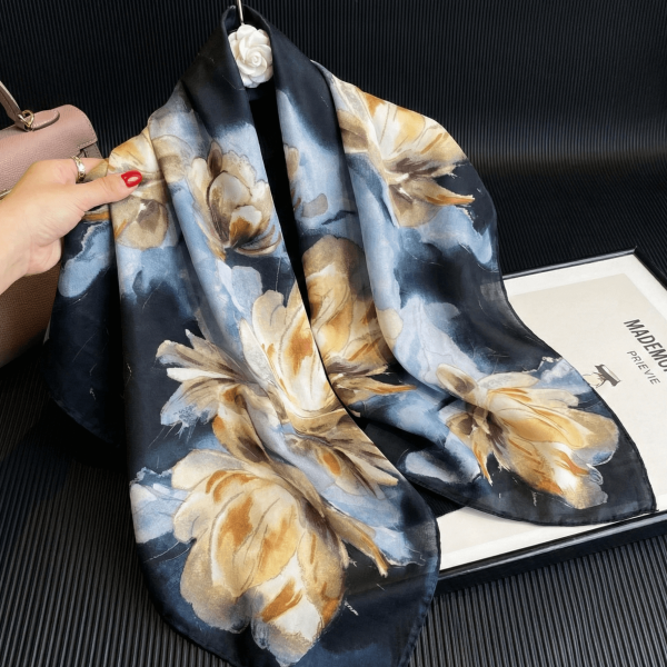 Дамски сатенен шал на черен фон с големи бежови и златни цветя, размер 70 на 70 см.