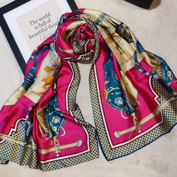 Women's open scarf made of viscose and silk in pink with a classic print 90/190 cm