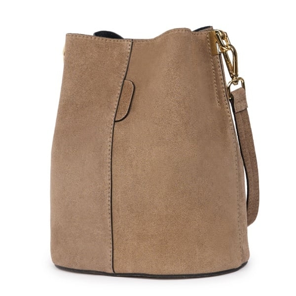 Бежова дамска чанта от естествен велур със златисти елементи