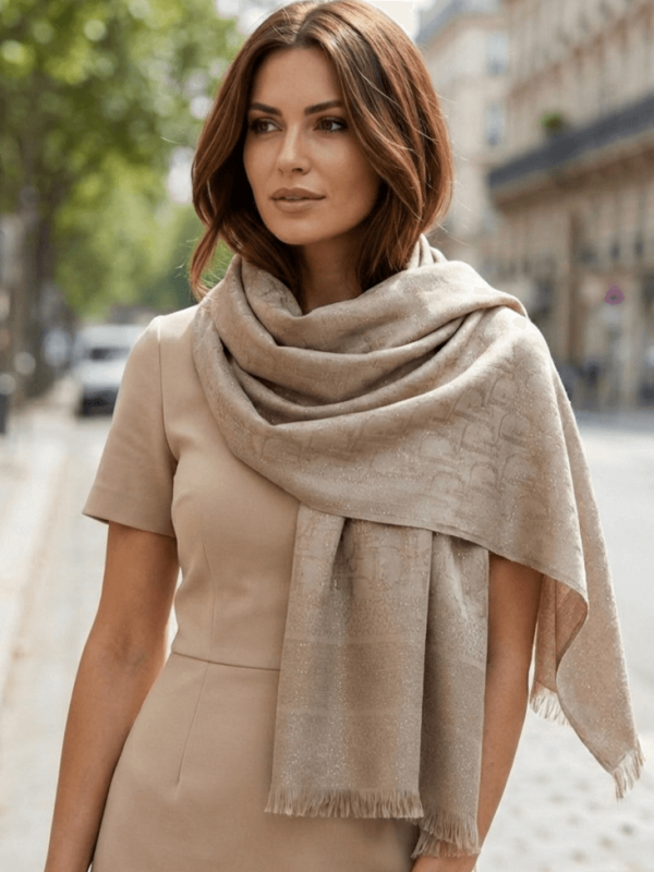 Елегантен бежов шал с лъскава нишка и лого принт , вискоза и памук