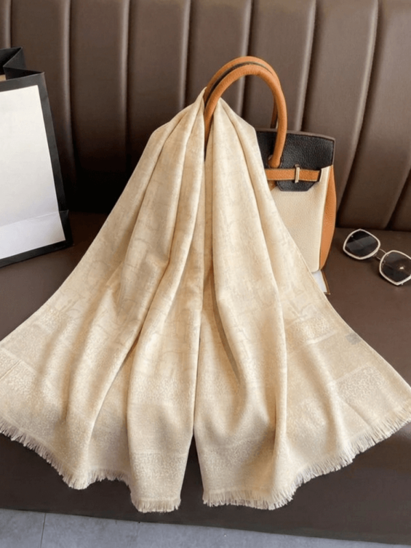 Елегантен златист шал с лъскава нишка и лого принт , вискоза и памук