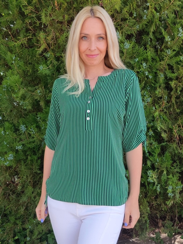 Comfortable women's blouse with green stripes and a loose fit, suitable for everyday wear
