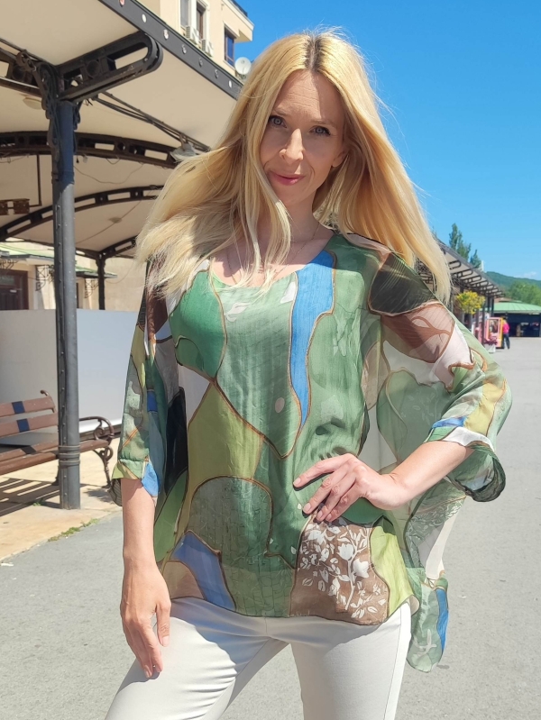 Italian silk blouse in green with print | Unique Fashion