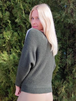 Дамски пуловер V- образен