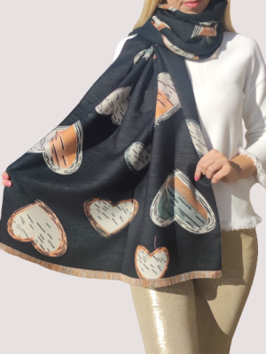 Double-faced winter heart scarf