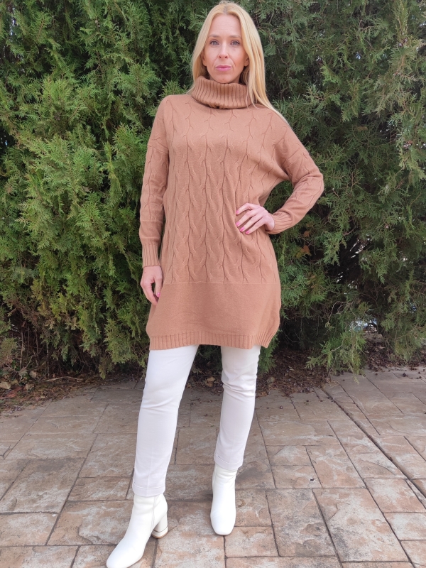 Women's braided tunic with polo collar