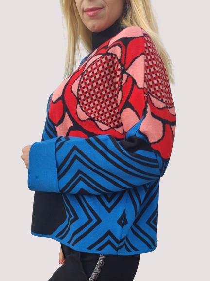 Women's sweater in blue with a flower.