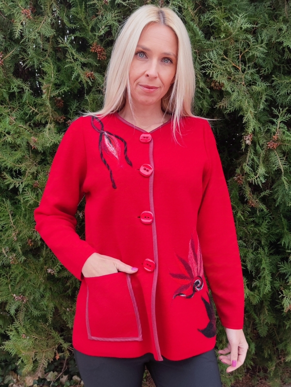 Women's vest in red with appliqué