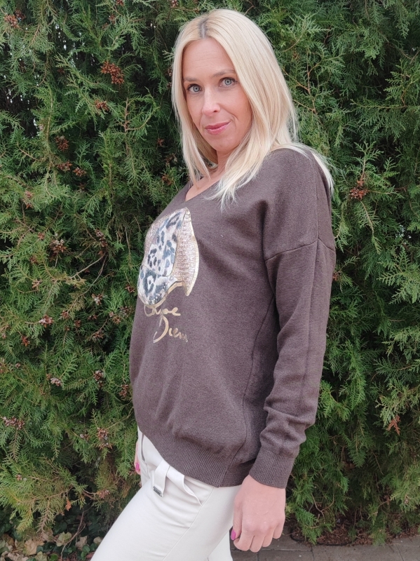 Women's sweater in brown with a leopard print hat