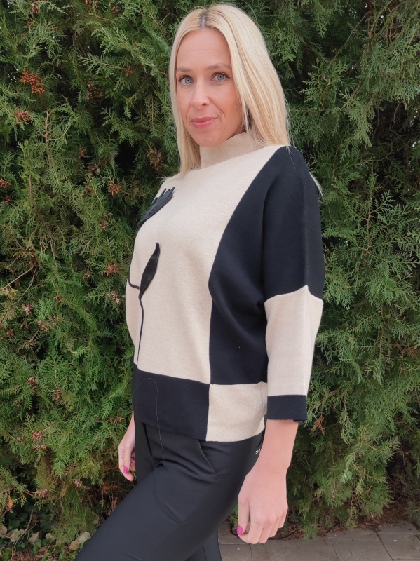 Women's fine knit blouse in beige and black