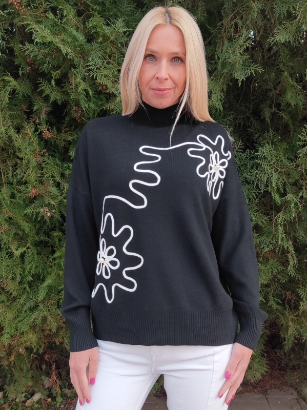 Women's fine knit blouse in black with white appliqué