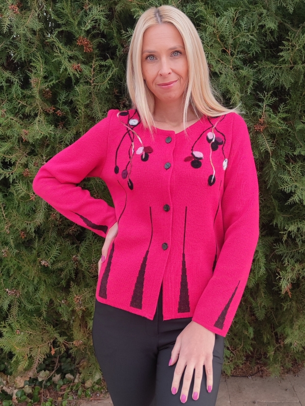 Elegant women's vest in pink with  appliqué