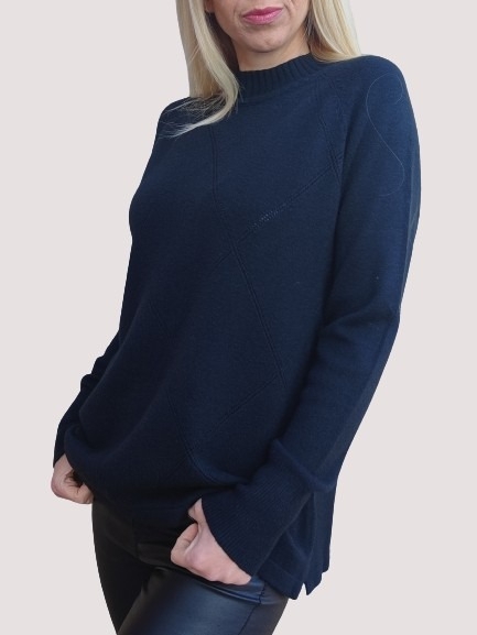 Women's sweater in black